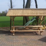 Hout Creatief_picknickbank met rieten kap