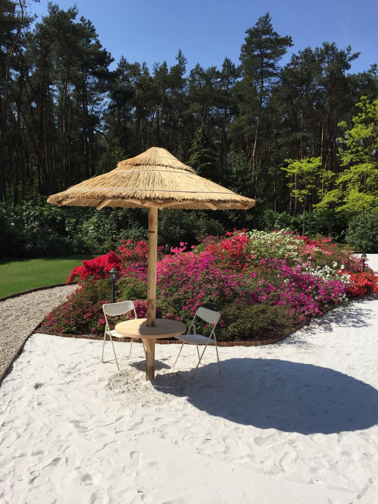 Stormvaste rieten parasols gedekt met echt riet » Hout Creatief