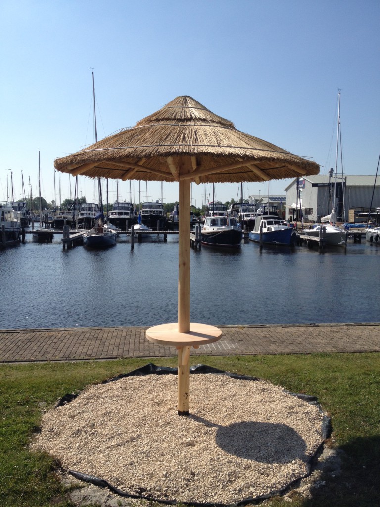 omroeper vloeiend George Bernard Stormvaste rieten parasols gedekt met echt hollands riet » Hout Creatief