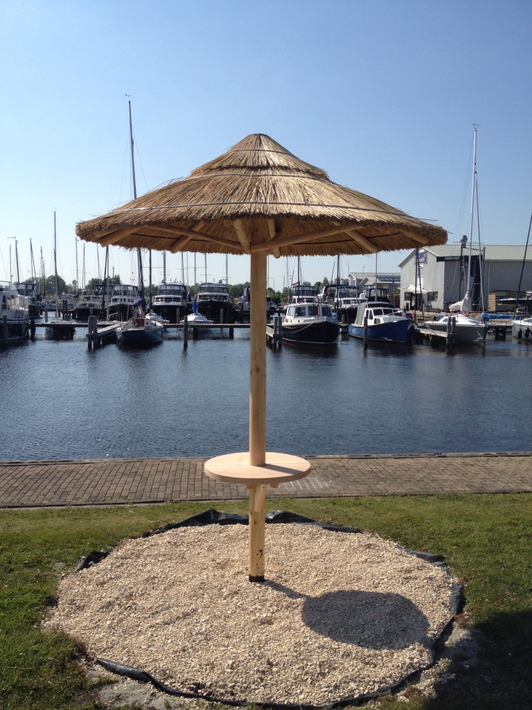 Stormvaste rieten parasols gedekt met echt riet » Hout Creatief