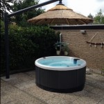 rieten parasol 220 cm zwevend en draaibaar.2 JPG