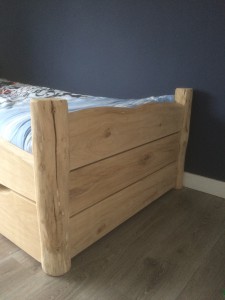 eikenhouten bed