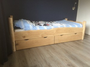 eikenhouten bed