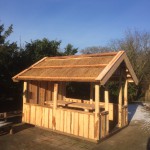overkapping, tuinhuis, veranda met rieten dak