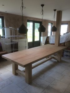 eikenhouten tafel, grote massief eiken tafel voor binnen