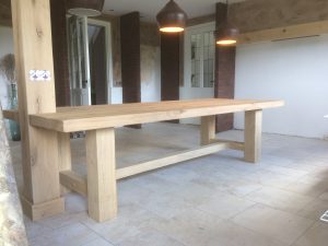 eikenhouten tafel, grote massief eiken tafel voor binnen