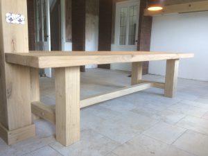 eikenhouten tafel, grote massief eiken tafel voor binnen
