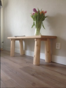 Bijzettafel bankje 4
