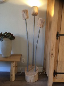 staande lamp van eikenhout