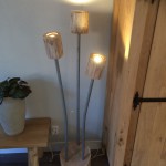 staande lamp van eikenhout