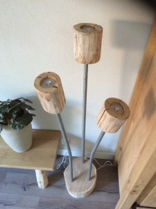 staande lamp van eikenhout