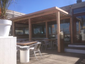 Overkapping, luifel, veranda voor uw tuin met hout en riet 8