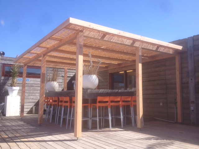 Overkapping, luifel, veranda voor uw tuin met hout en riet 8