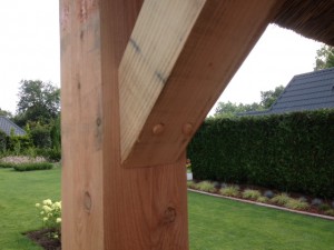 houten prieel met rieten dak 6