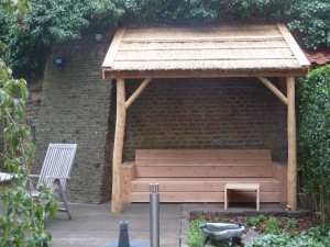 tuin overkapping, veranda met rieten dak