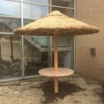 rieten parasol 280 cm met rond tafelblad