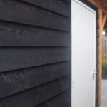 houten veranda met schuur