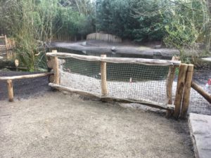 balustrade kastanjehout met touwnet dierenpark